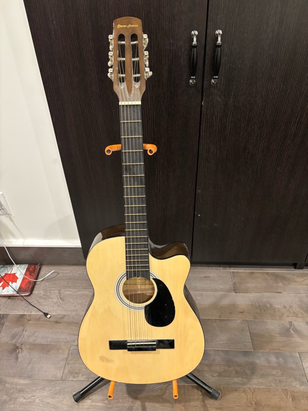 Acoustic Cutaway Guitar in Natural Finish Steven Harris brand - Picture 2 of 2